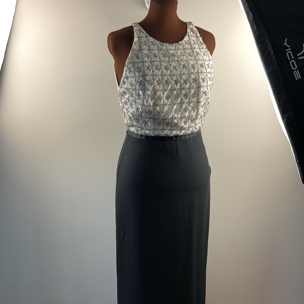 Raoul Elegant Black & Ivory Halter Beaded Gown Dress Size 10 New With Tags
